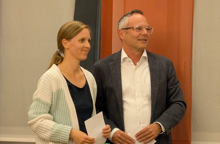 Julia Riedel als neue Gemeinderätin vereidigt – Dank an Sarah Kehr für ihre bisherige Arbeit